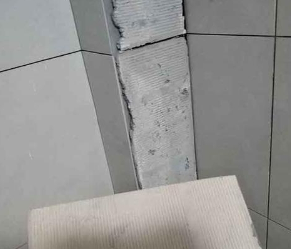 阿巴嘎旗瓷砖空鼓维修公司分享下厨房瓷砖脱落的补救措施。